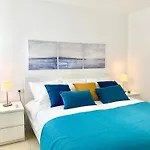 'your Home-los Abrigos-tenerife' شقة